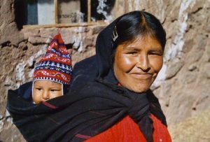 femme et enfant à Taquile