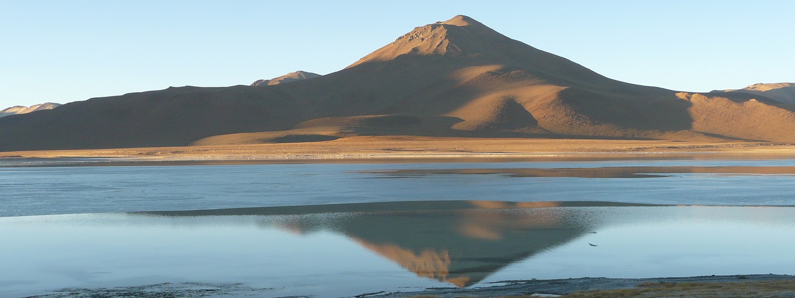 lac et volcan, altiplano